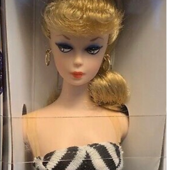 35th Anniversary Barbie 1959 Reproduction Giftset - Picture 8 of 8